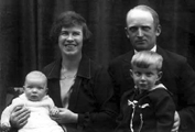 Elvira & Antoni m. børn, Foto fra Per Kretzmerers Slægts-side 